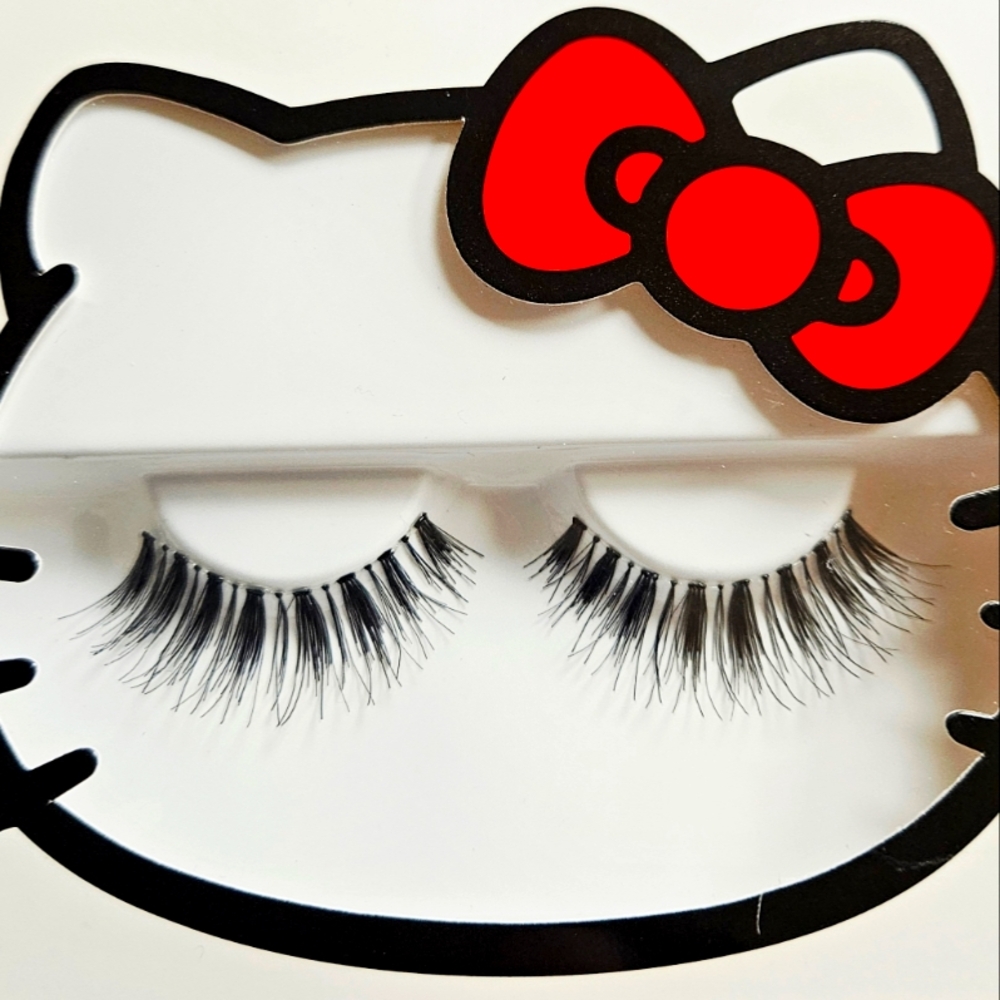 NWT THE CREME × HELLO KITRY FAUX EYELASHES: WISPY WINK!